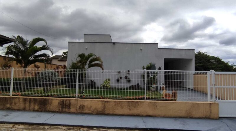 Casa plana aluguel- R$4.000,00- Condomínio Banana Residencial Clube- Lagoa do Banana.